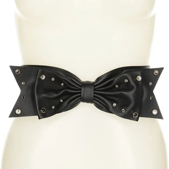 ??RED VALENTINO NWT Large Leather Bow Belt VALENTINO GARAVANI VLOGO reversible leather belt | NET-A-PORTER main image 4